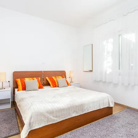 With A Parking Space - 22101 Apartment Split