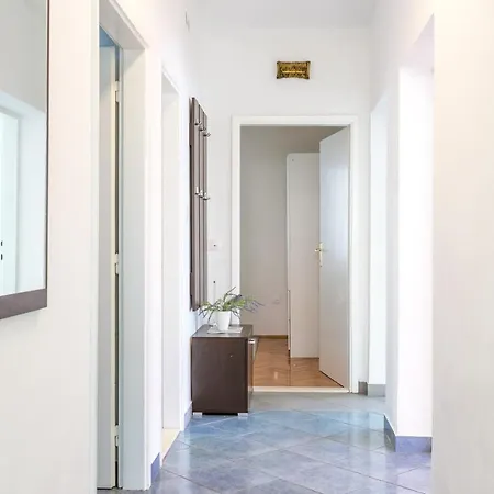 With A Parking Space - 22101 Apartment Split